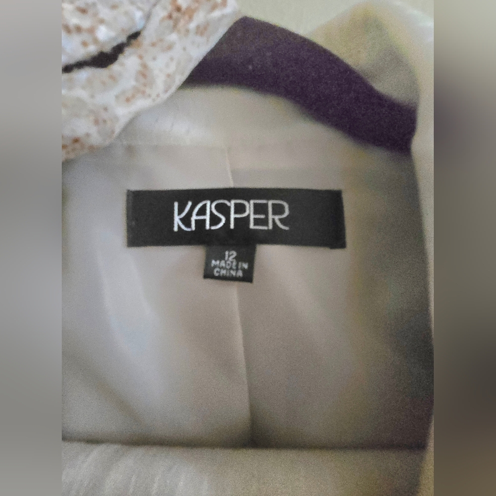Kasper Womens Creme Pant Suit With Slight Pinstripe Accent - Picture 2 of 9